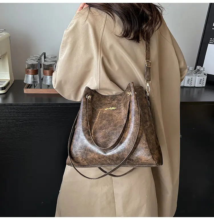 Women's Brown Leather Shoulder Crossbody Bag 2024 Winter New — feature 8