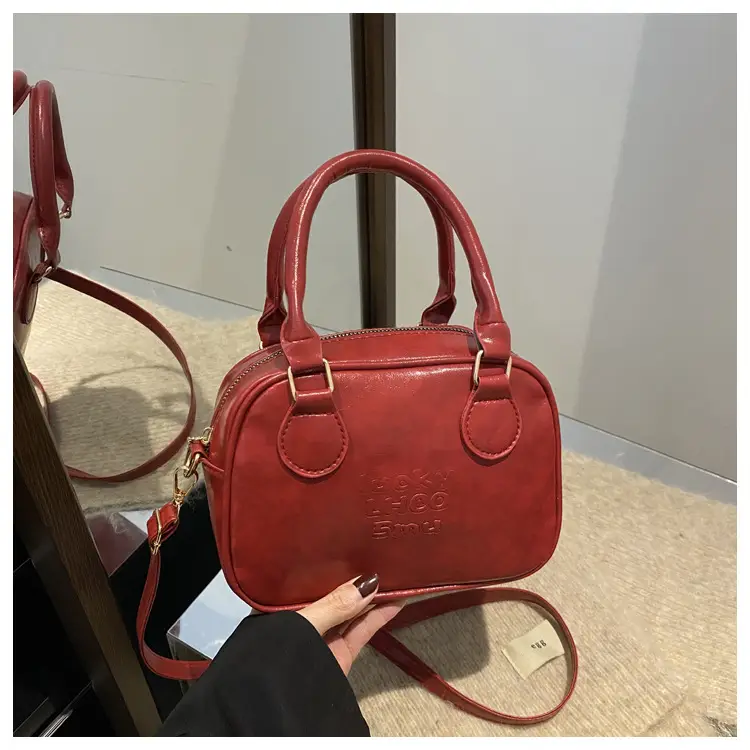2024 Winter Women's Black Shoulder Bag with Crossbody Strap — feature 16