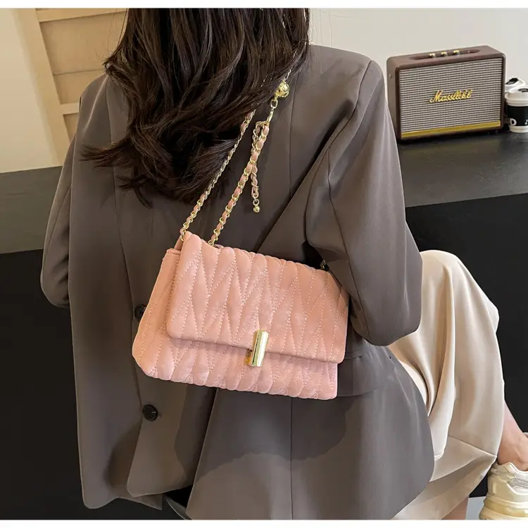 Velvet Crossbody Bag for Women Spring Summer 2026 — feature 10
