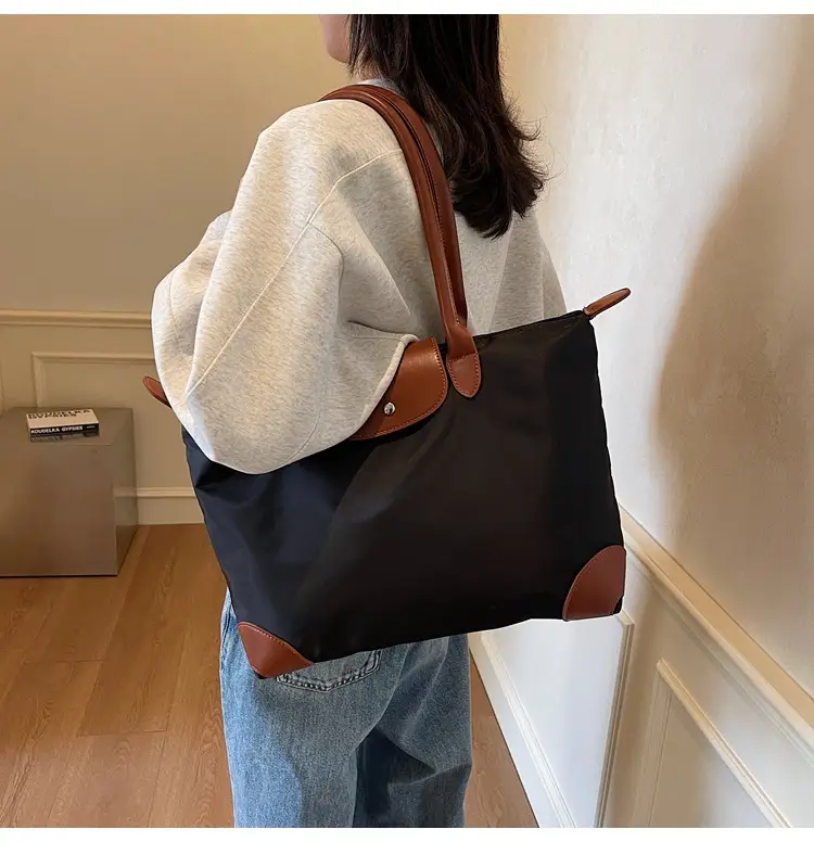 Large Capacity Anti-Splash Travel Bag Black — feature 22