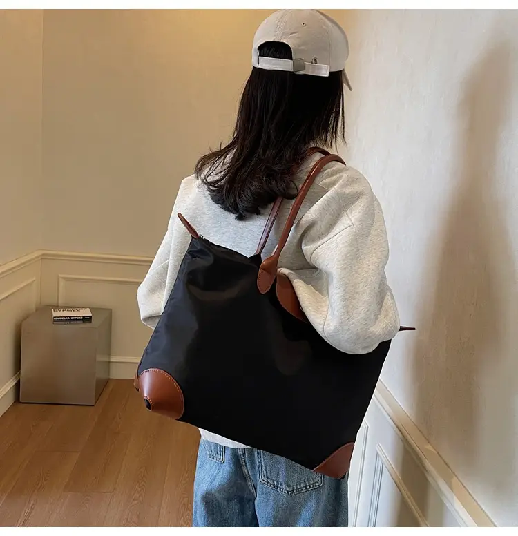 Large Capacity Anti-Splash Travel Bag Black — feature 24