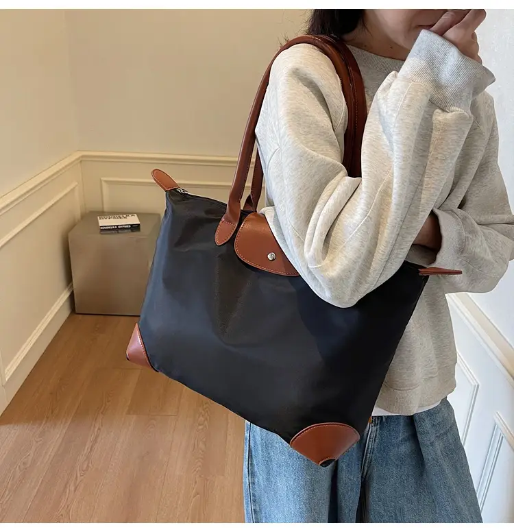 Large Capacity Anti-Splash Travel Bag Black — feature 25