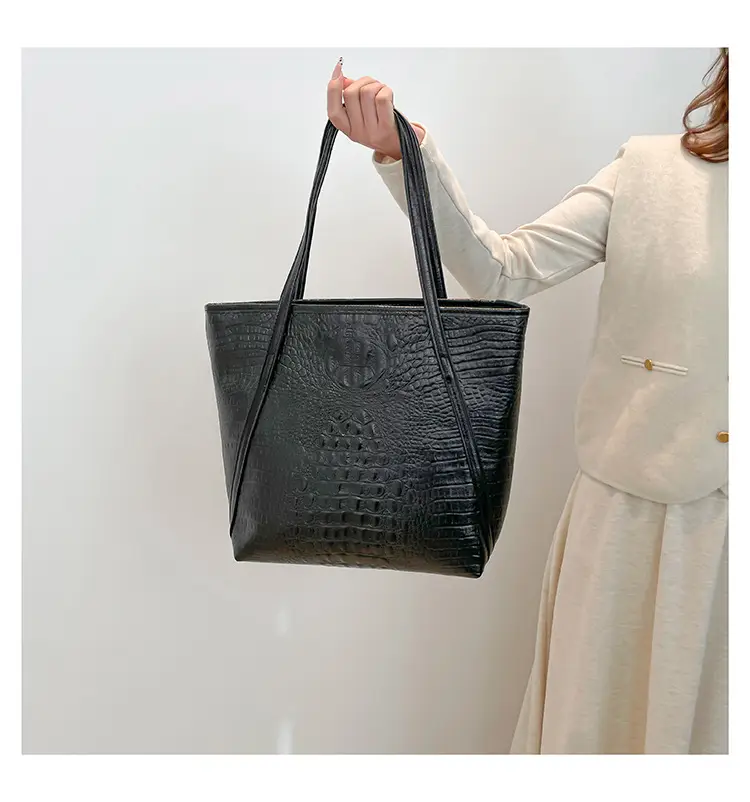 Black Croc Embossed Tote Bag Women 2024 Winter Large Capacity — feature 15