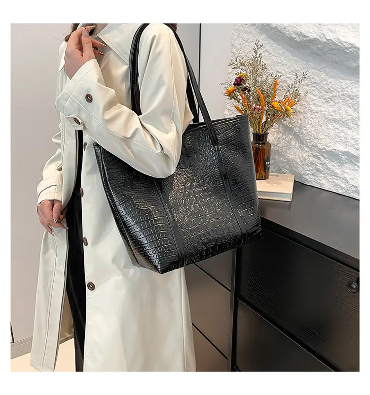 Black Croc Embossed Tote Bag Women 2024 Winter Large Capacity — feature 19