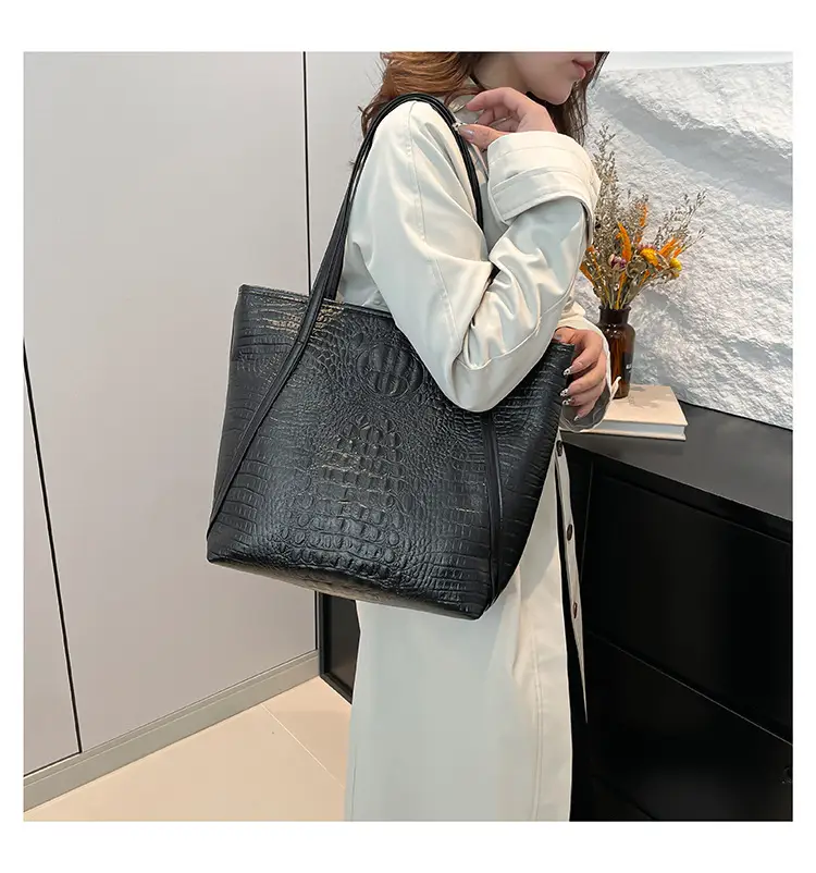 Black Croc Embossed Tote Bag Women 2024 Winter Large Capacity — feature 21