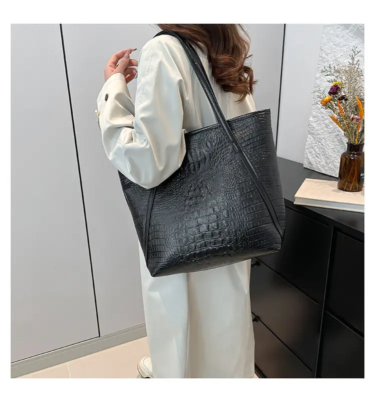 Black Croc Embossed Tote Bag Women 2024 Winter Large Capacity — feature 23
