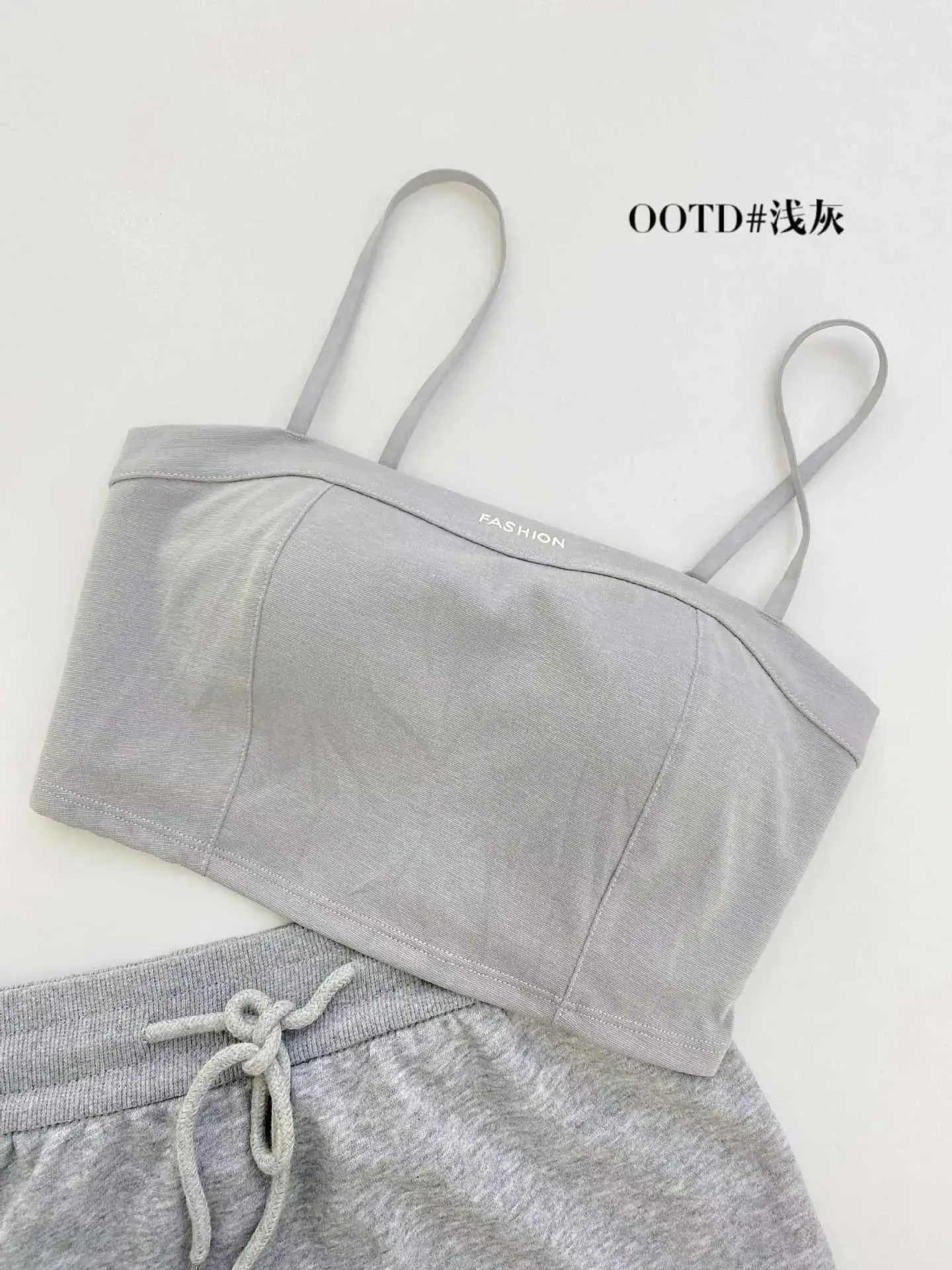 Spring 2025 Seamless Off-Shoulder Bra Tube Top — feature 12
