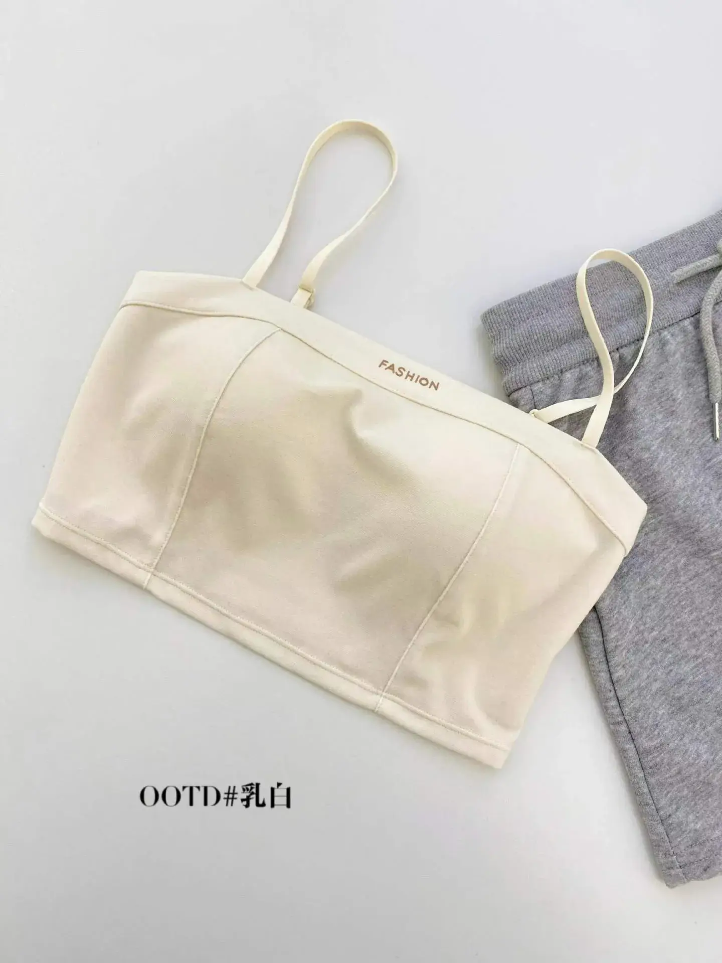 Spring 2025 Seamless Off-Shoulder Bra Tube Top — feature 9