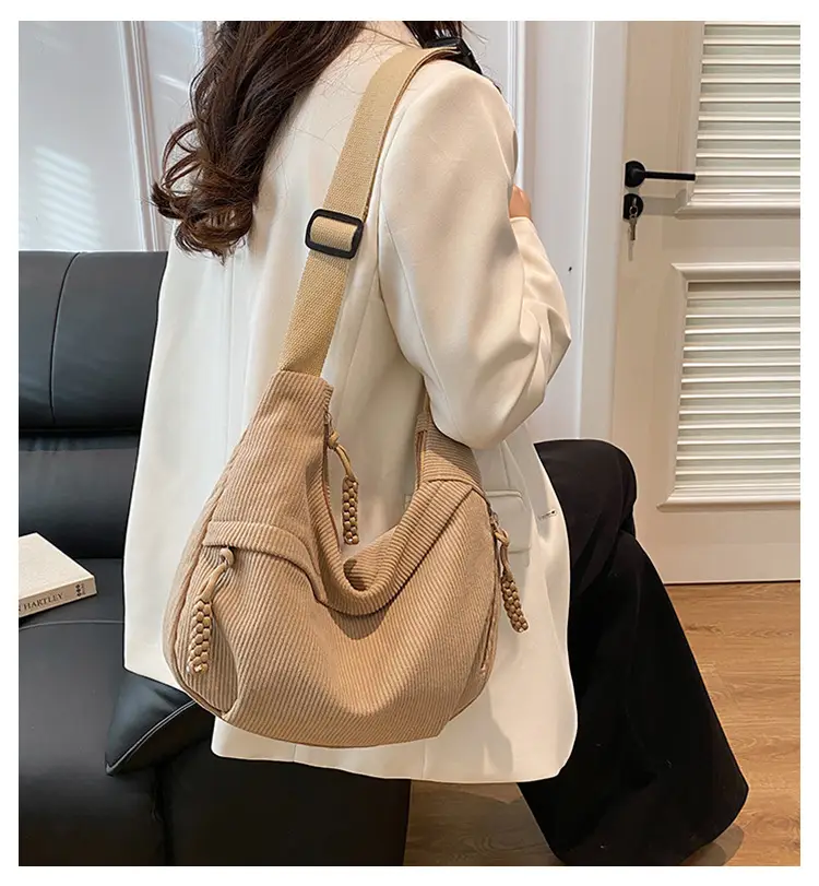 Black Fleece Shoulder Bag Large Capacity Crossbody Travel Commute — feature 1