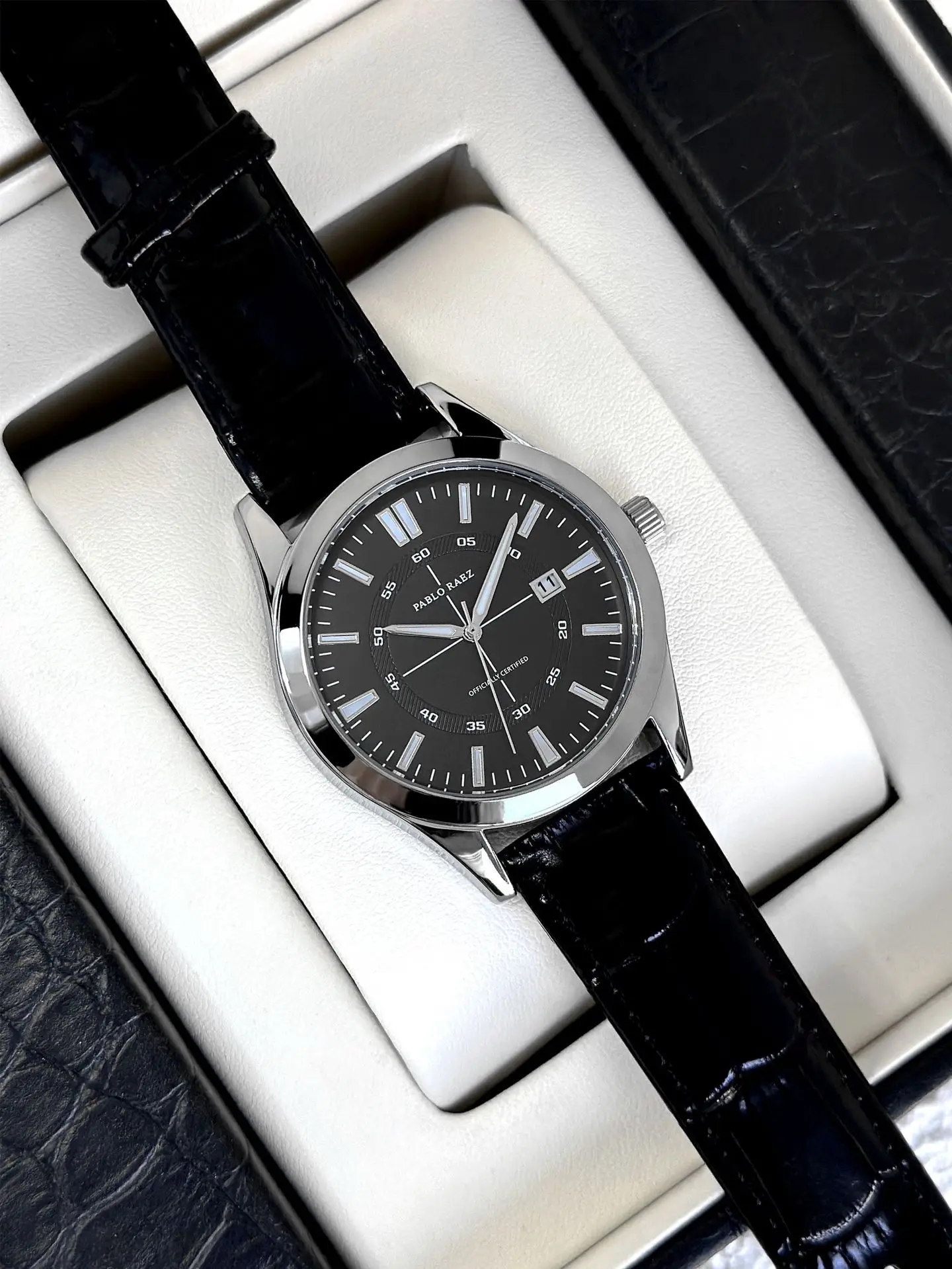 Men's Rhinestone Black Quartz Watch with Day/Date Display — feature 12