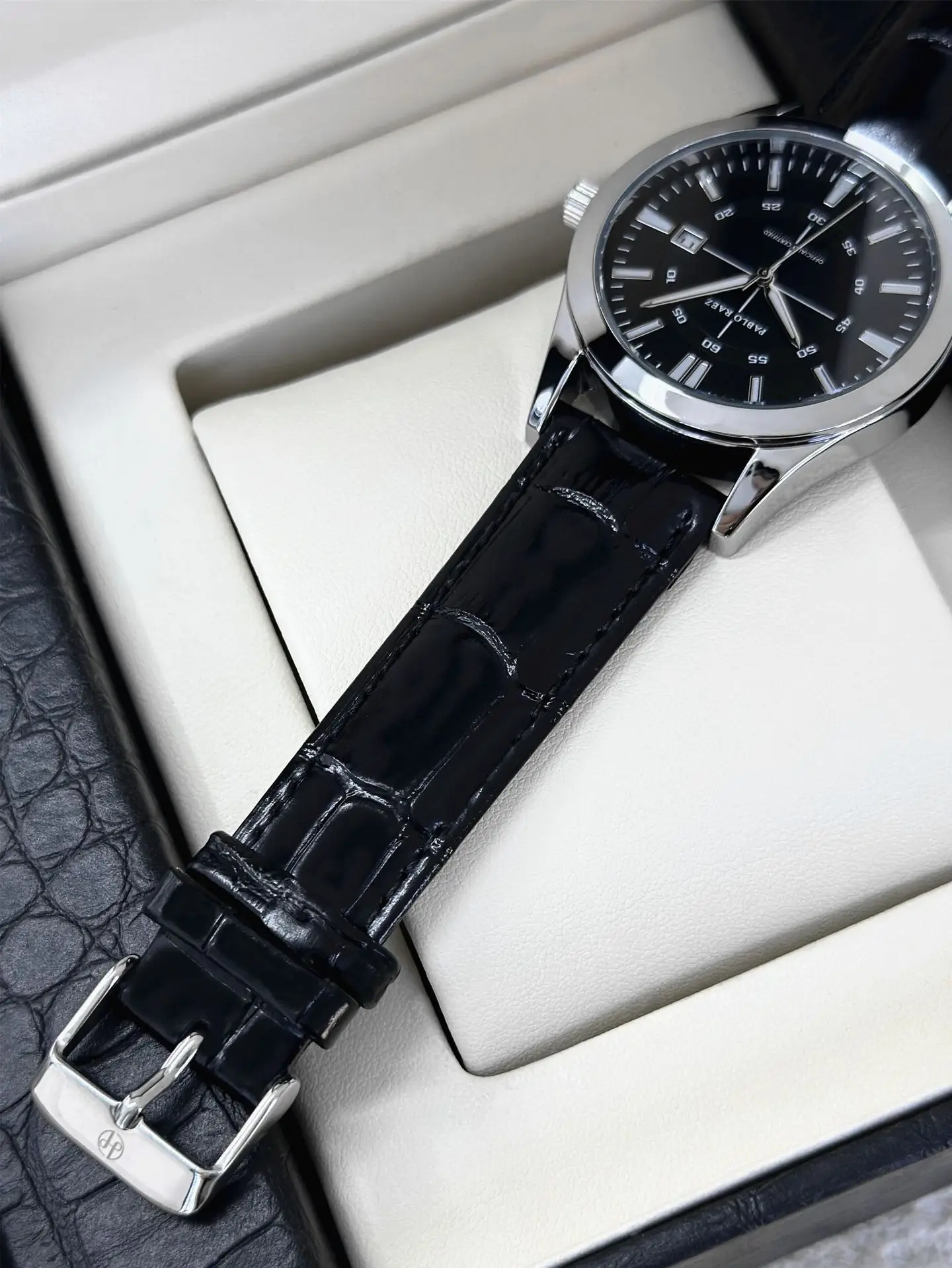 Men's Rhinestone Black Quartz Watch with Day/Date Display — feature 13