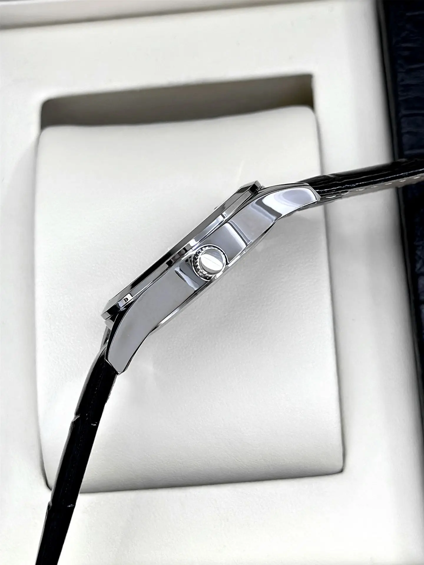 Men's Rhinestone Black Quartz Watch with Day/Date Display — feature 14