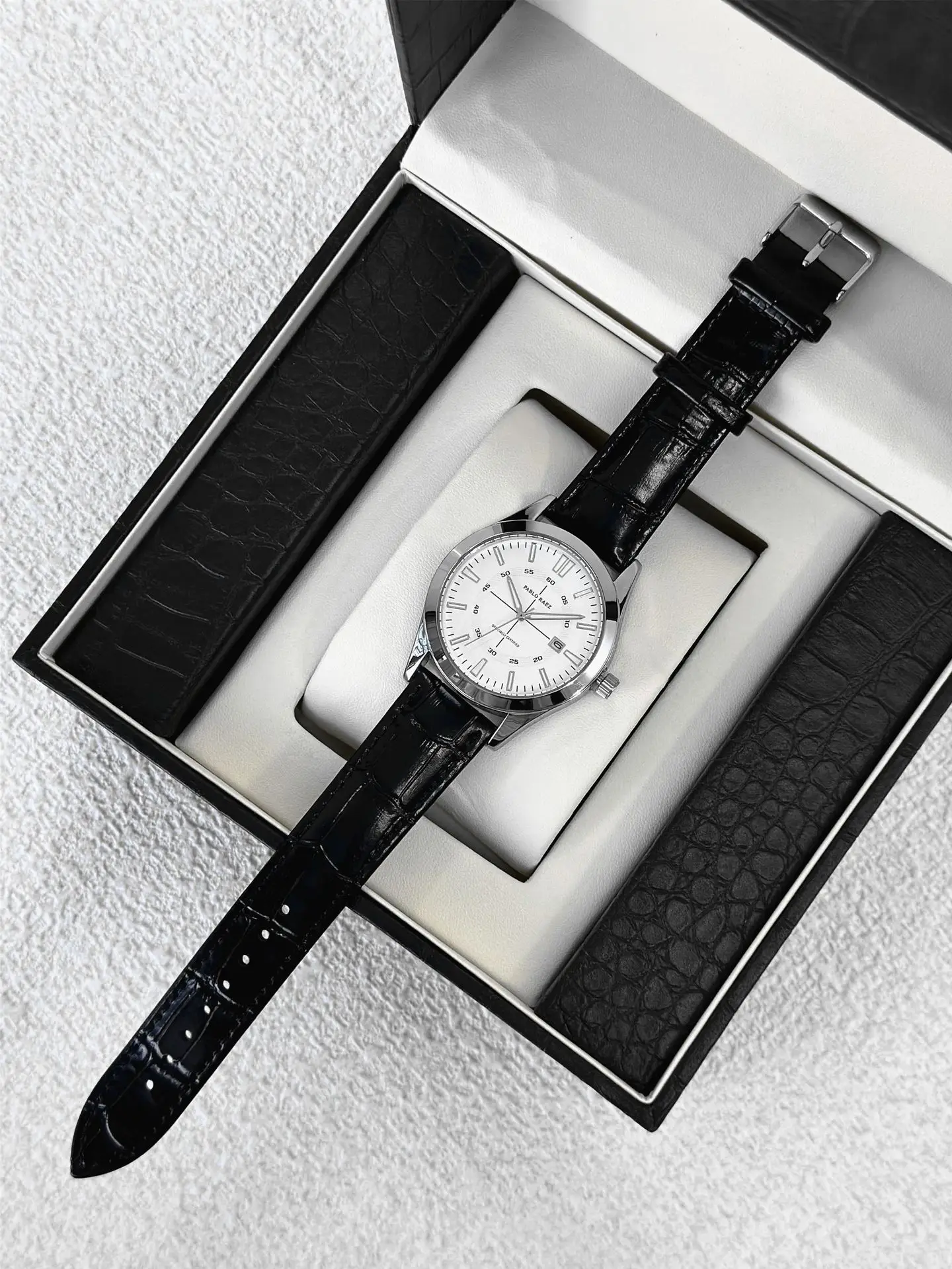 Men's Rhinestone Black Quartz Watch with Day/Date Display — feature 18