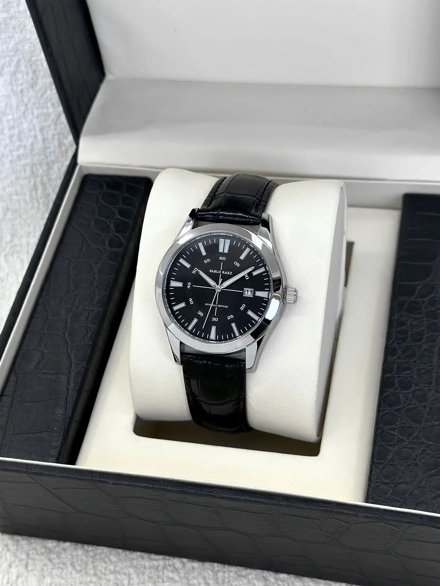 Men's Rhinestone Black Quartz Watch with Day/Date Display — feature 5