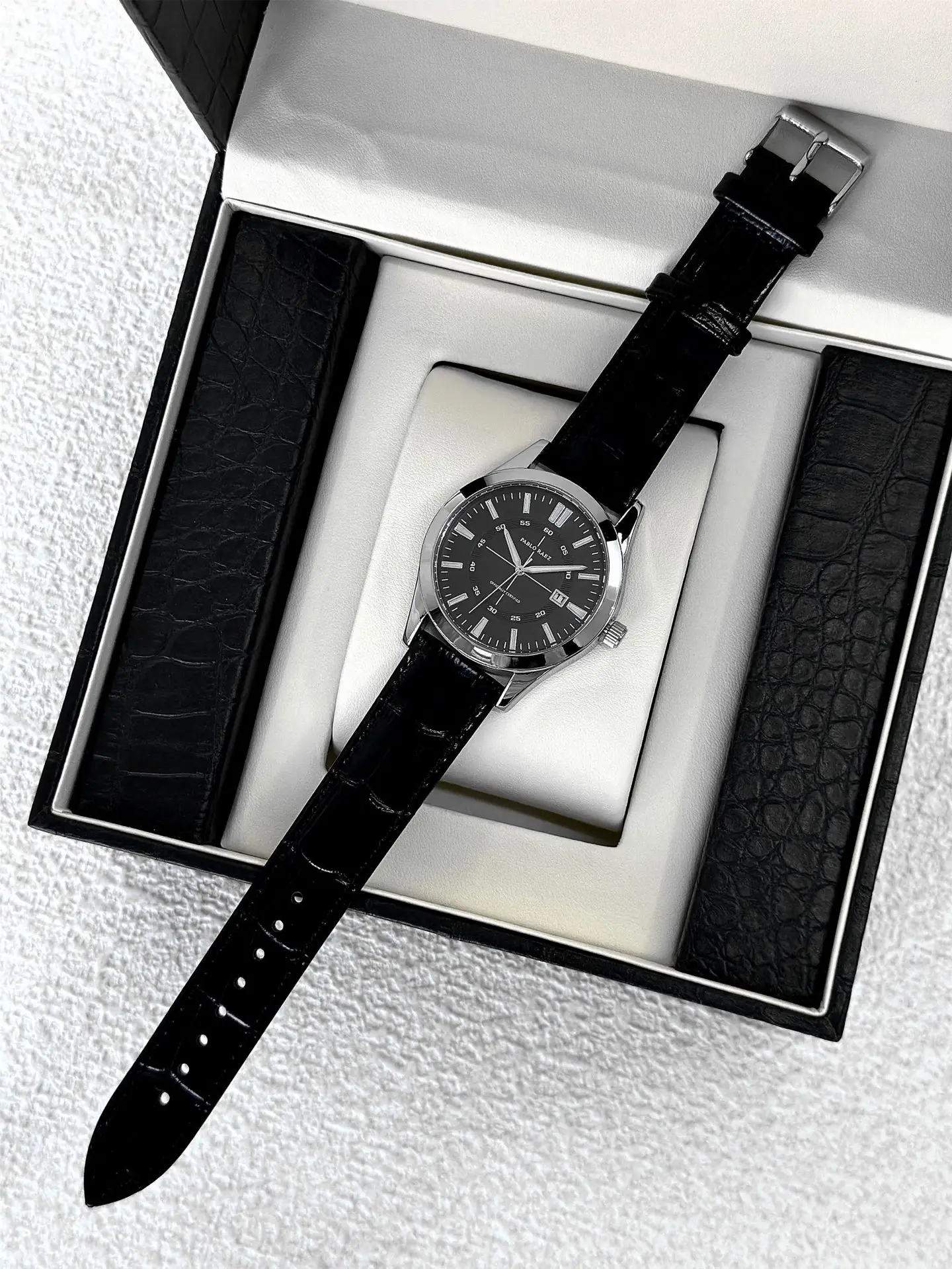 Men's Rhinestone Black Quartz Watch with Day/Date Display — feature 7