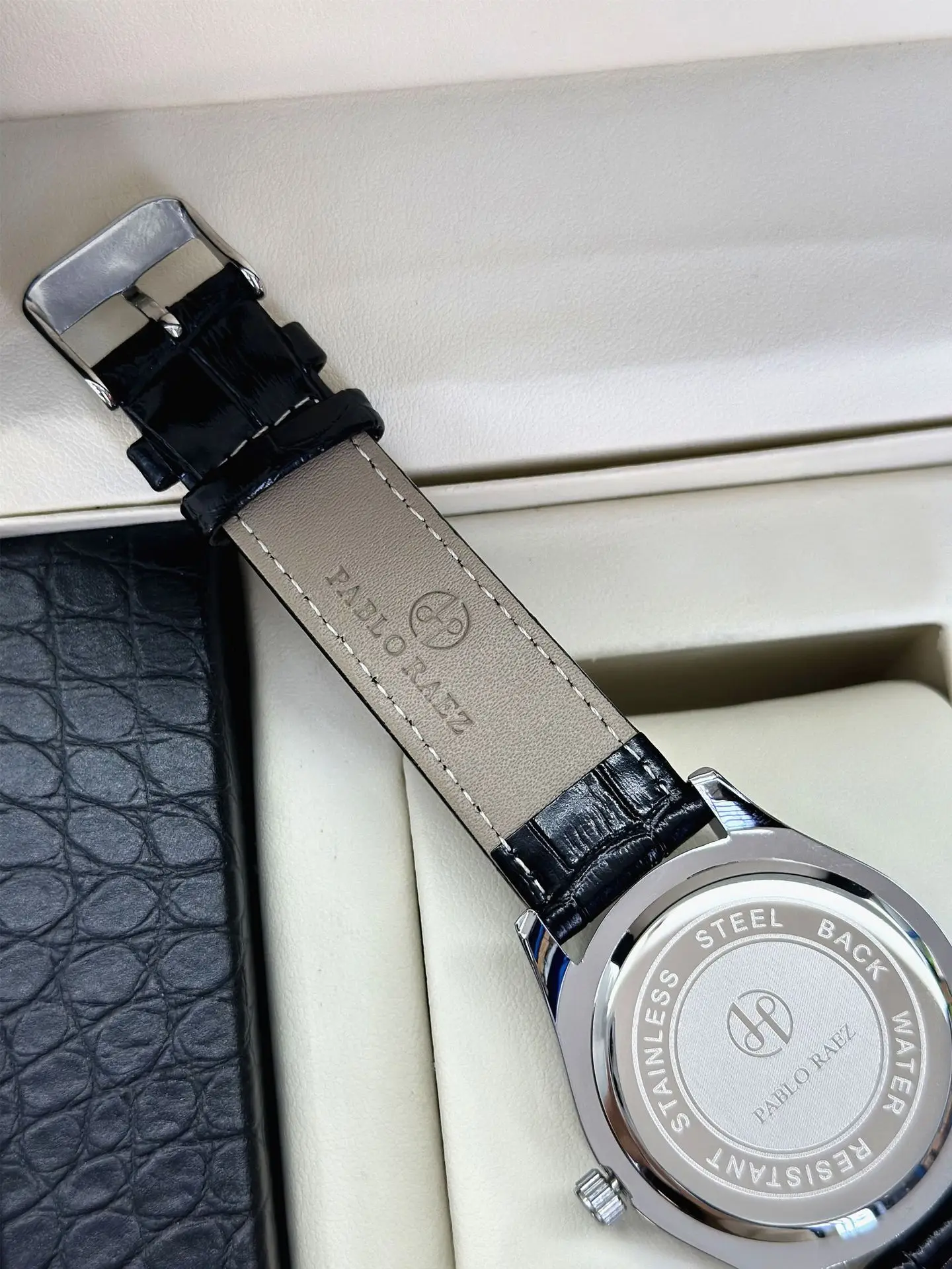 Men's Rhinestone Black Quartz Watch with Day/Date Display — feature 9