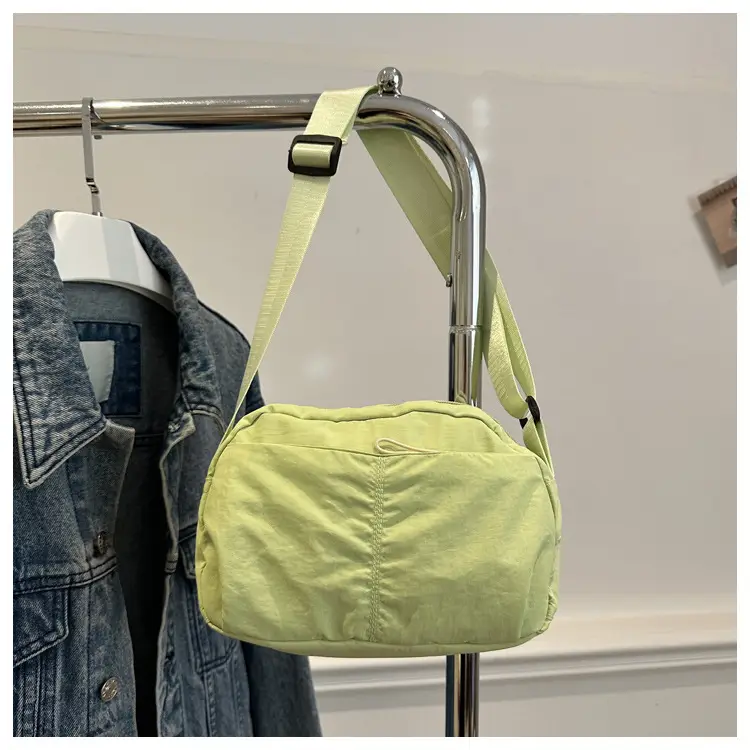 Black Casual Shoulder Bag for Men Women Lightweight Travel — feature 14
