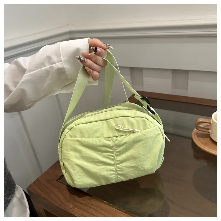 Black Casual Shoulder Bag for Men Women Lightweight Travel — feature 15