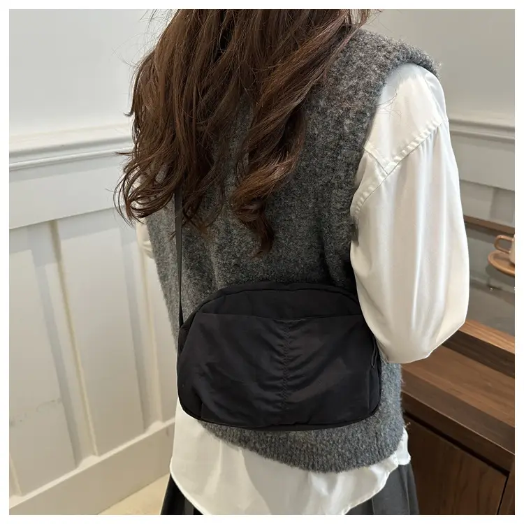 Black Casual Shoulder Bag for Men Women Lightweight Travel — feature 17