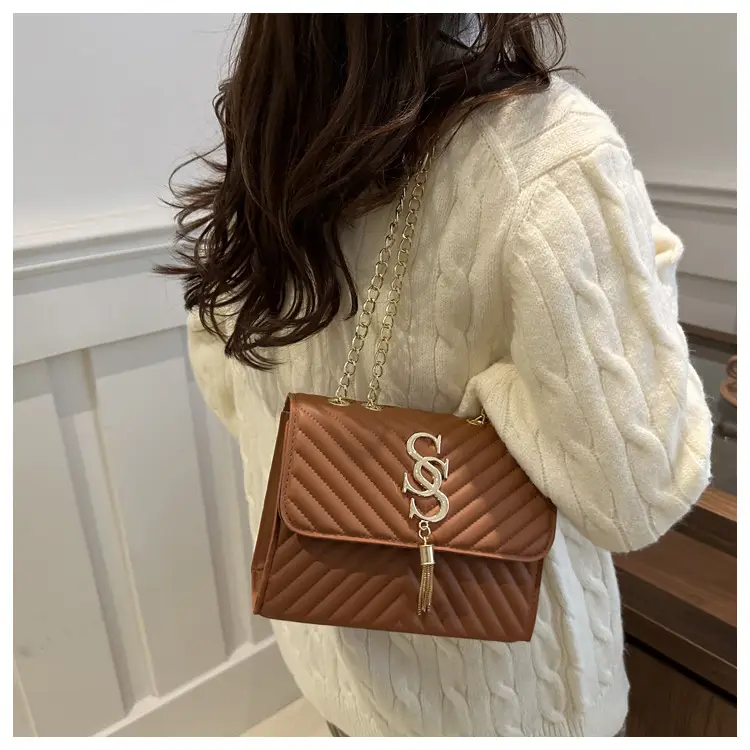 Black Gold Chain Shoulder Bag for Women 2024 — feature 14