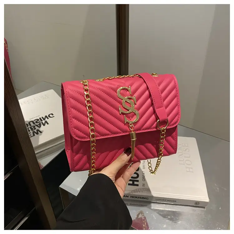 Black Gold Chain Shoulder Bag for Women 2024 — feature 18