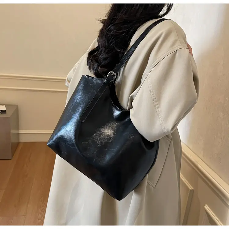 Women Retro Brown Leather Shoulder Bag 2024 — feature 13
