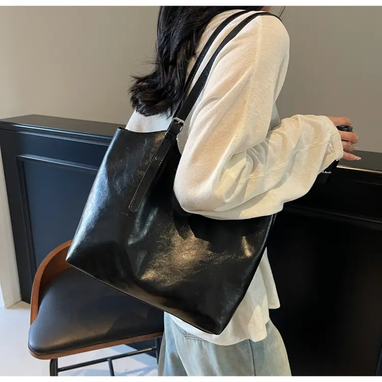 Women Retro Brown Leather Shoulder Bag 2024 — feature 8