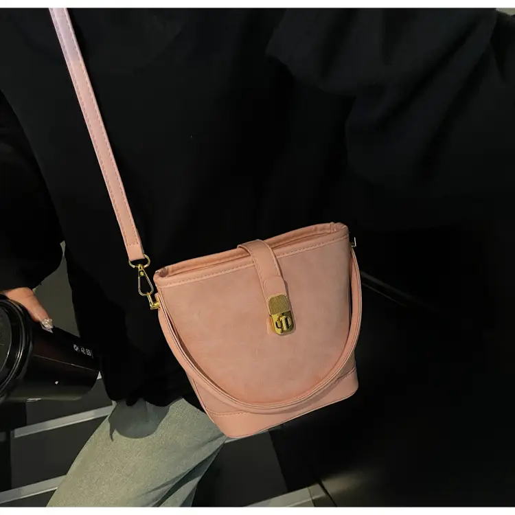 Retro Handheld Bucket Bag Women Brown 2025 — feature 31