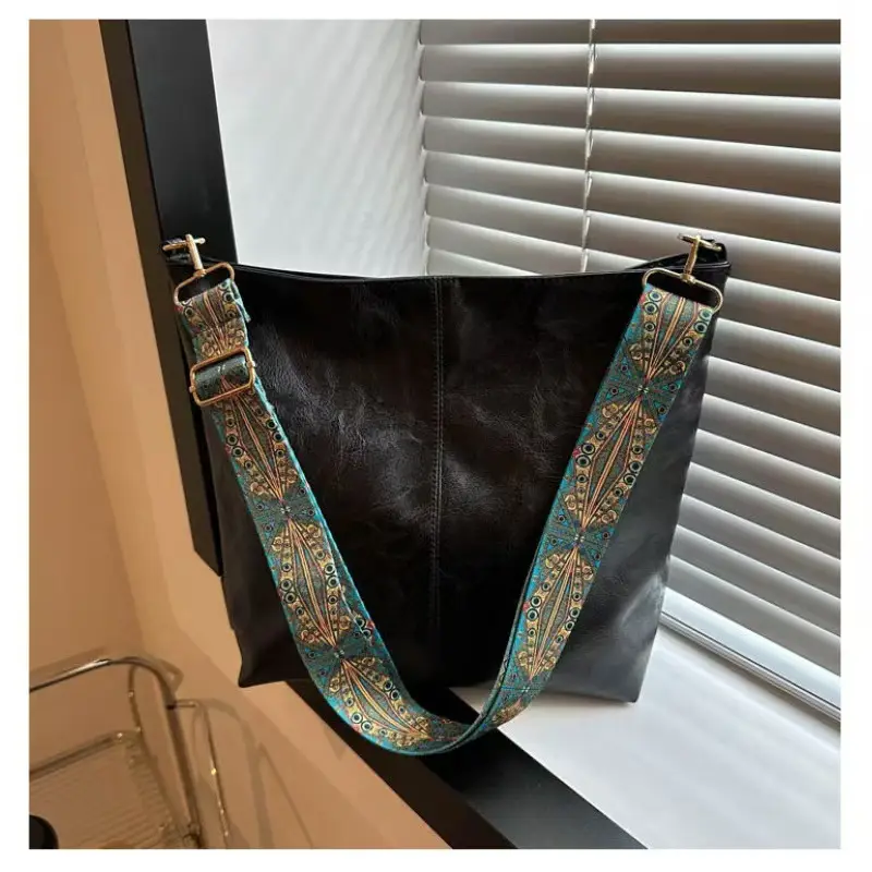 Wide Shoulder Strap Casual Commuting Bucket Bag Large Capacity - Image 3
