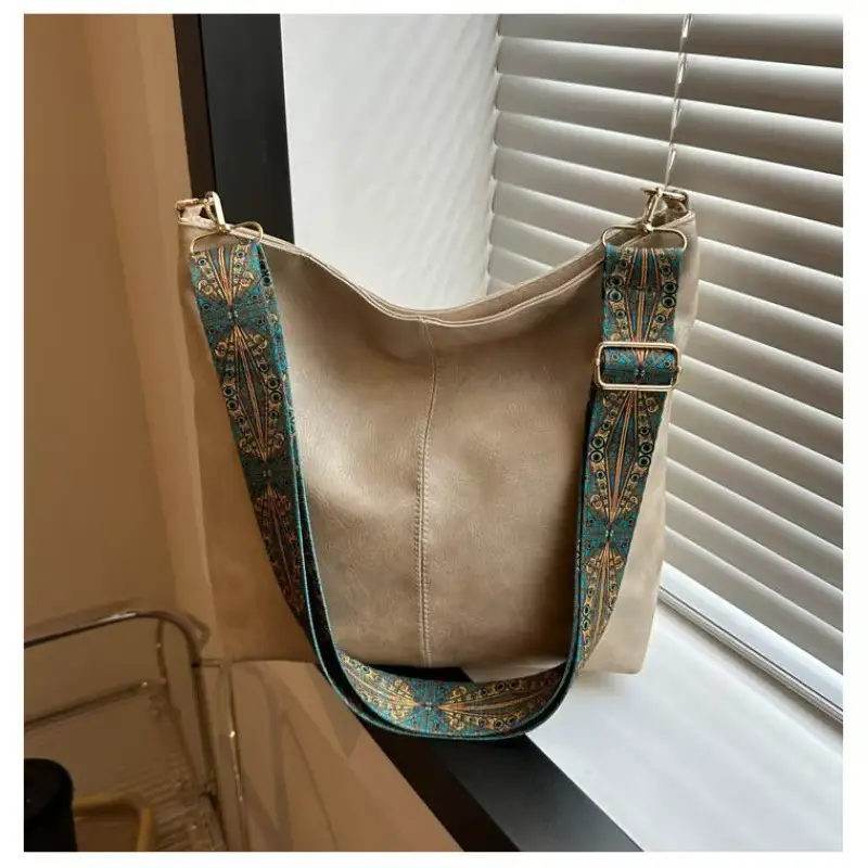 Wide Shoulder Strap Casual Commuting Bucket Bag Large Capacity - Image 4