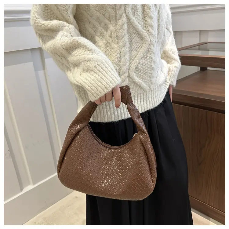 White Woven Shoulder Bag for Women 2025 — feature 15