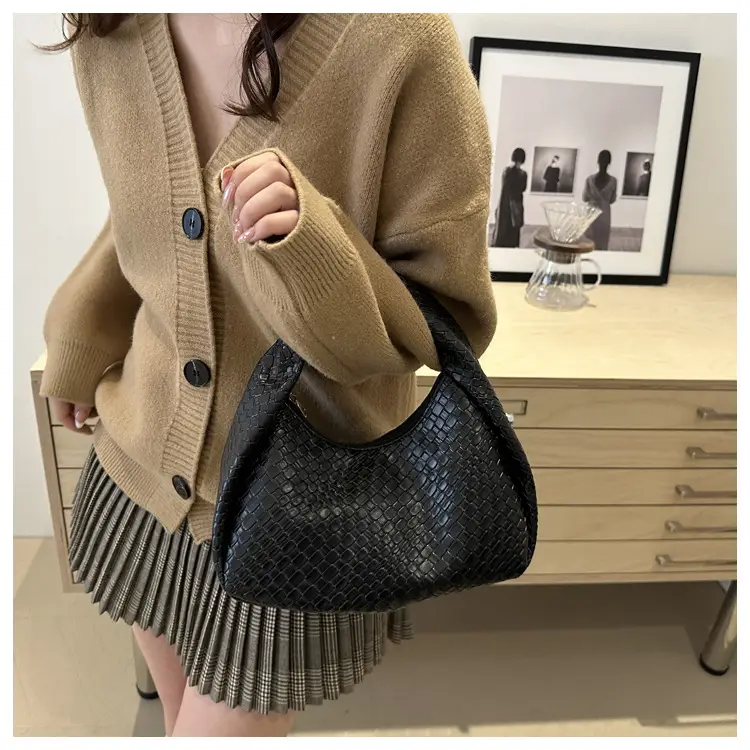 White Woven Shoulder Bag for Women 2025 — feature 19