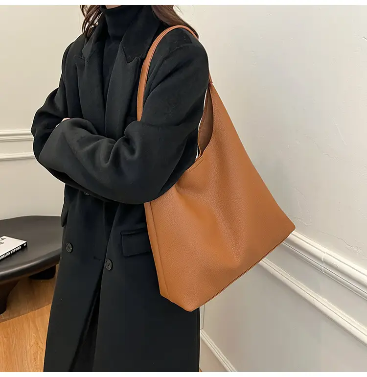 Brown Leather Shoulder Bag for Women Large Capacity 2024 — feature 13