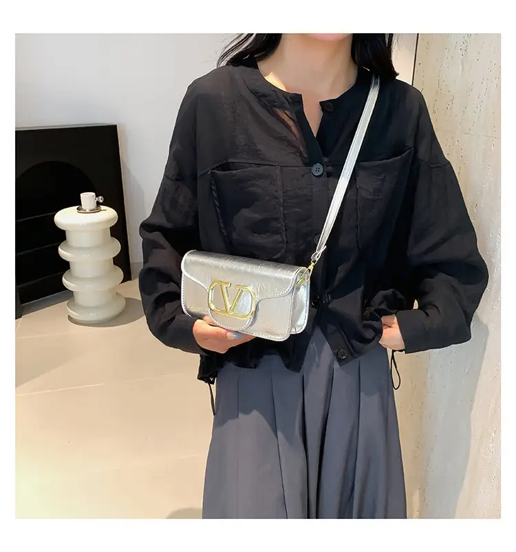 Silver V-Logo Shoulder Bag for Women 2024 — feature 18