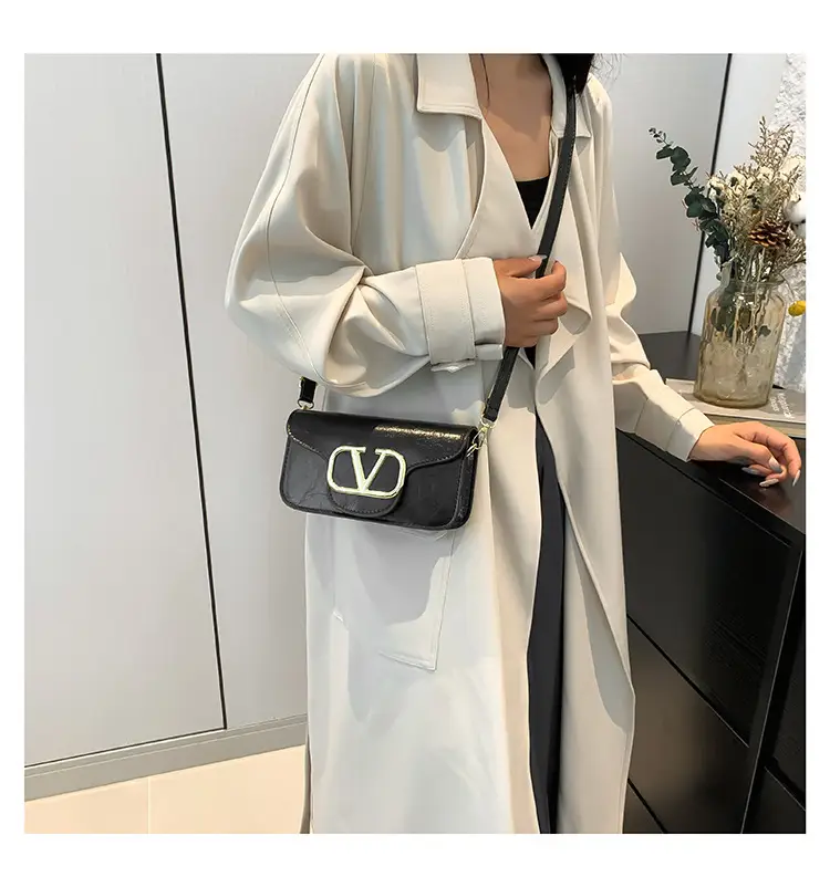Silver V-Logo Shoulder Bag for Women 2024 — feature 32
