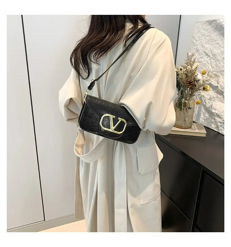 Silver V-Logo Shoulder Bag for Women 2024 — feature 33