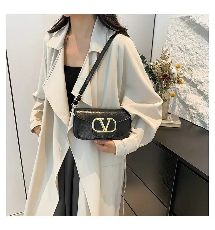 Silver V-Logo Shoulder Bag for Women 2024 — feature 34