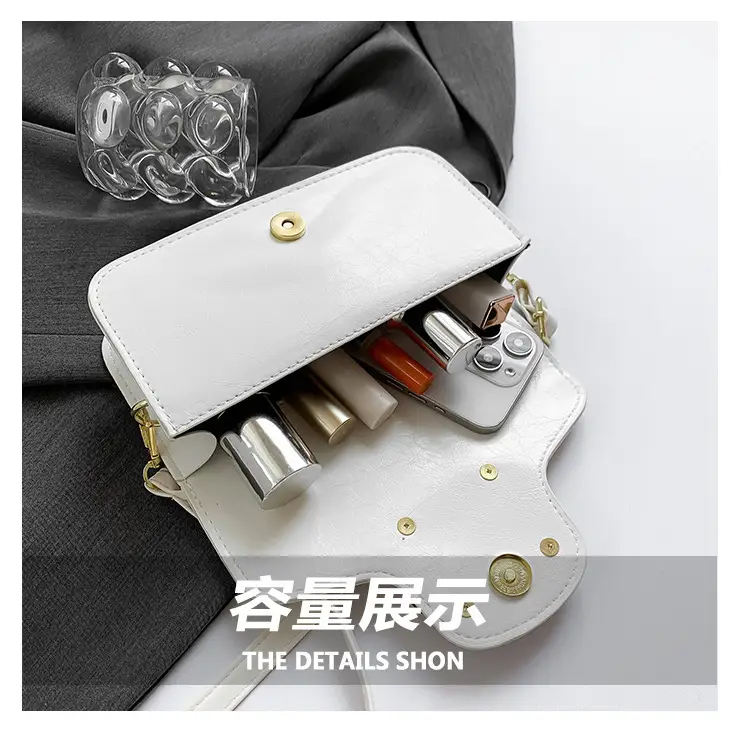 Silver V-Logo Shoulder Bag for Women 2024 — feature 8