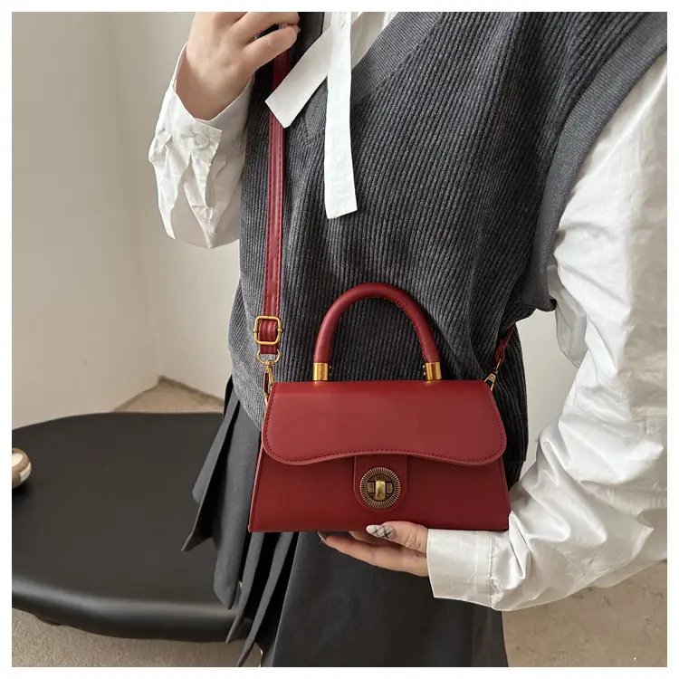 Black French Commuter Shoulder Bag 2025 Winter New — feature 11