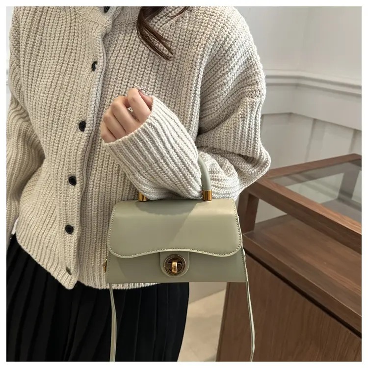 Black French Commuter Shoulder Bag 2025 Winter New — feature 15