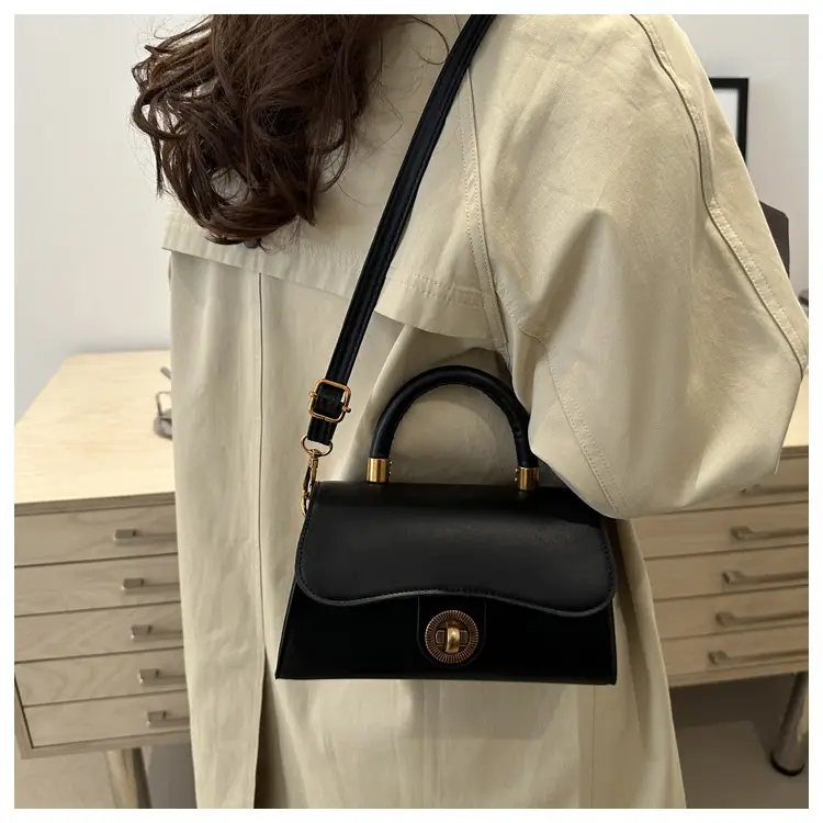 Black French Commuter Shoulder Bag 2025 Winter New — feature 17