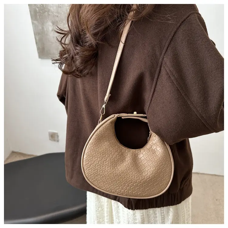 2024 Retro Croc Texture Shoulder Crossbody Bag Women — feature 11