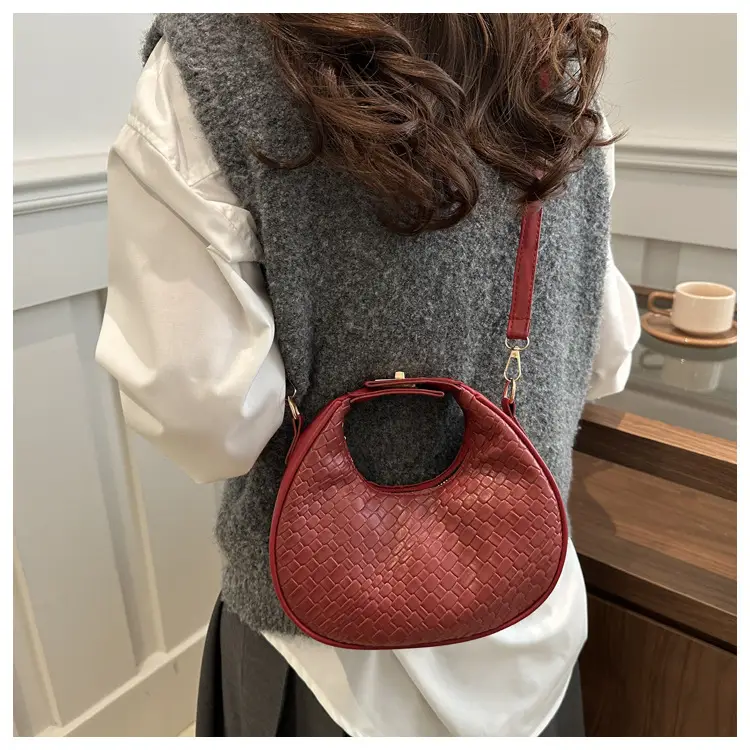 2024 Retro Croc Texture Shoulder Crossbody Bag Women — feature 15