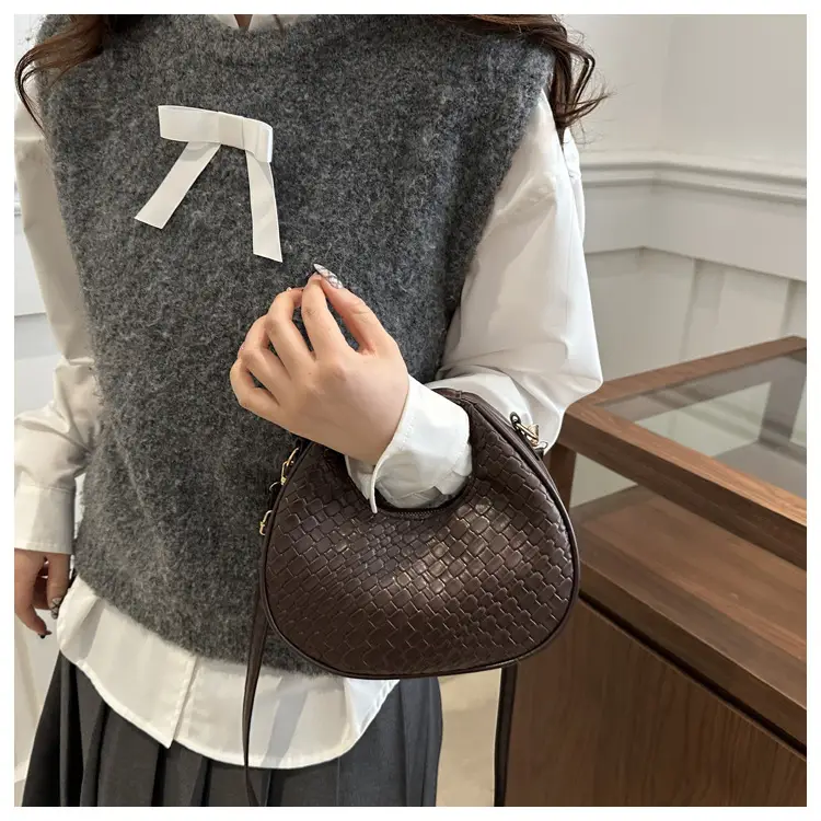 2024 Retro Croc Texture Shoulder Crossbody Bag Women — feature 16