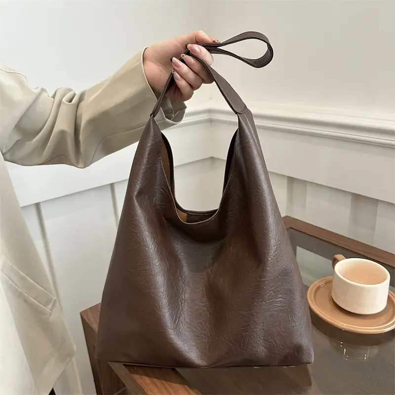 Black Leather Shoulder Bag Large Capacity Lazy Style - Image 5