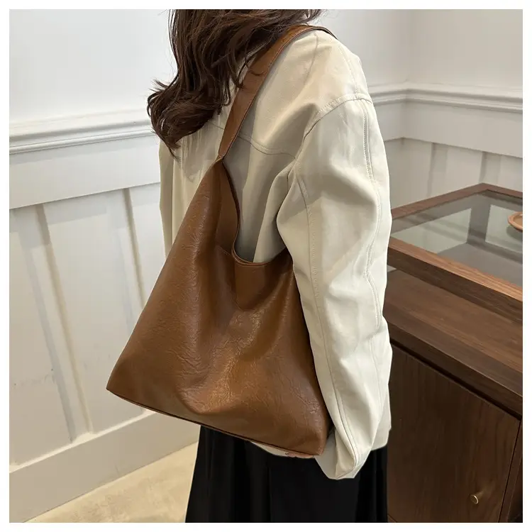 Black Leather Shoulder Bag Large Capacity Lazy Style — feature 11