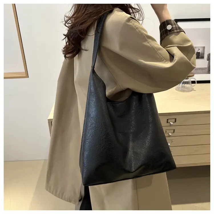 Black Leather Shoulder Bag Large Capacity Lazy Style — feature 14