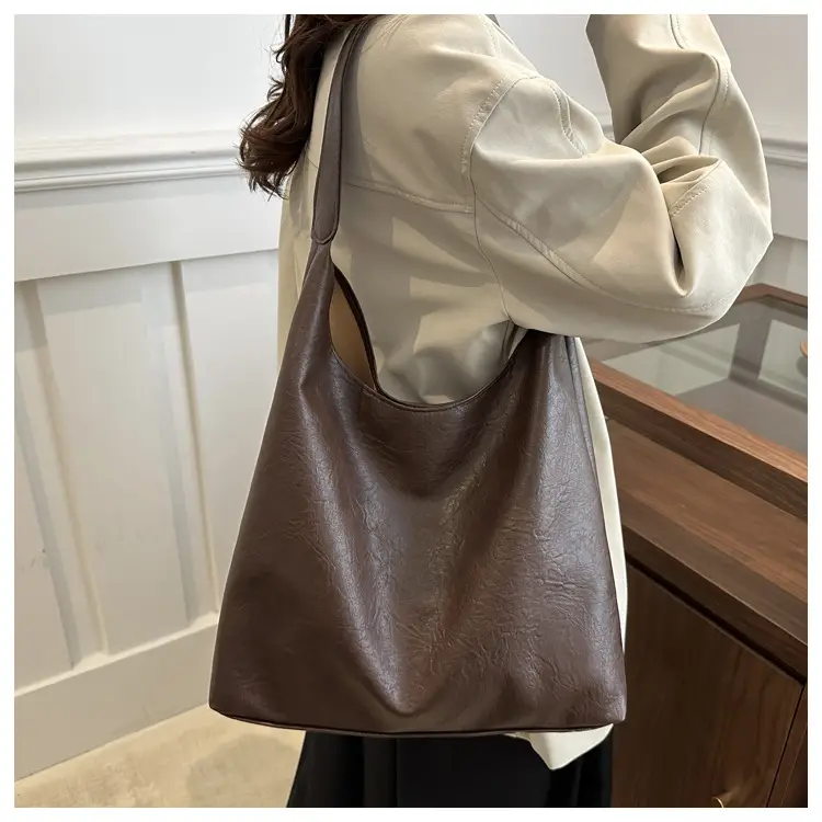 Black Leather Shoulder Bag Large Capacity Lazy Style — feature 6