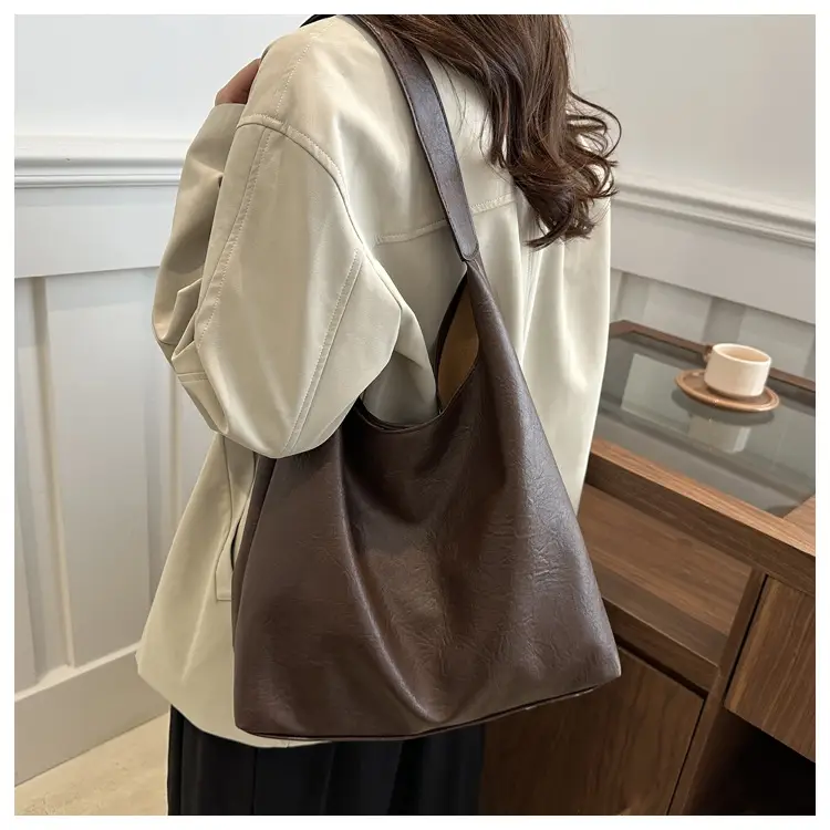 Black Leather Shoulder Bag Large Capacity Lazy Style — feature 7