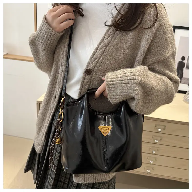 Vintage Brown Leather Shoulder Bag for Women 2024 — feature 14